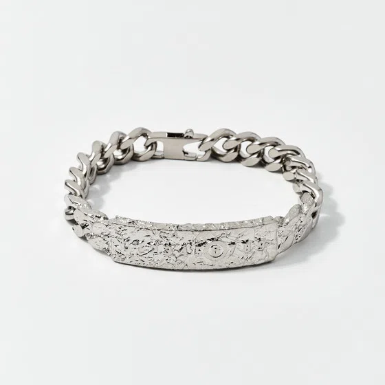 Серебристый мятый браслет-цепь Foil с логотипом MM6 Maison Margiela Poison Drop — модель ig4cd1y — фото 2