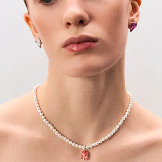 Серебристое колье из белых бусин с красным кристаллом Herald Percy Poison Drop — модель rt6ie6p — фото 2