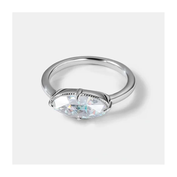 Серебряное кольцо с муассанитом — арт. 10323-000456