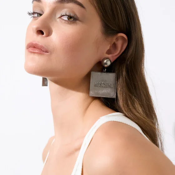 Серьги «Клипсы Moschino» — модель fzydjhe
