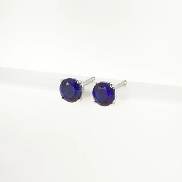 Серьги гвоздики из серебра с корундами — арт. 000-339183