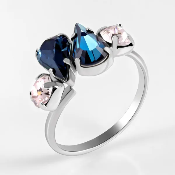 Кольцо из серебра с кристаллами swarovski — арт. 000-390299
