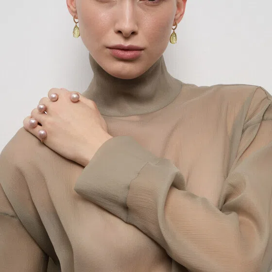 Браслет Кафф на руку из розового золота с культивированным жемчугом Adelya Jewellery Poison Drop — модель pz3hwsi — фото 2