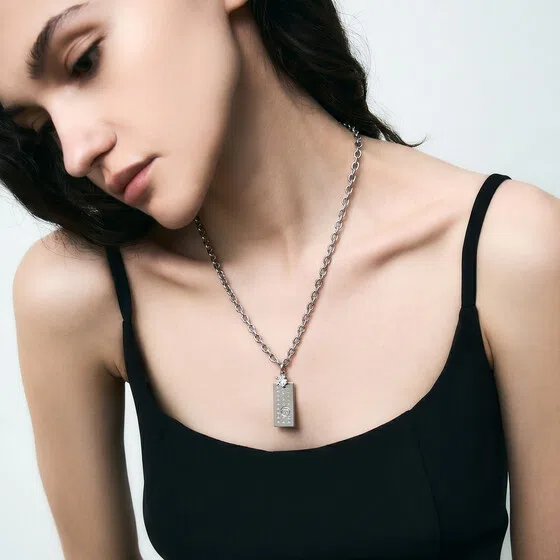 Серебристое колье-цепь с подвеской MM6 Maison Margiela Poison Drop — модель nb774d0 — фото 2