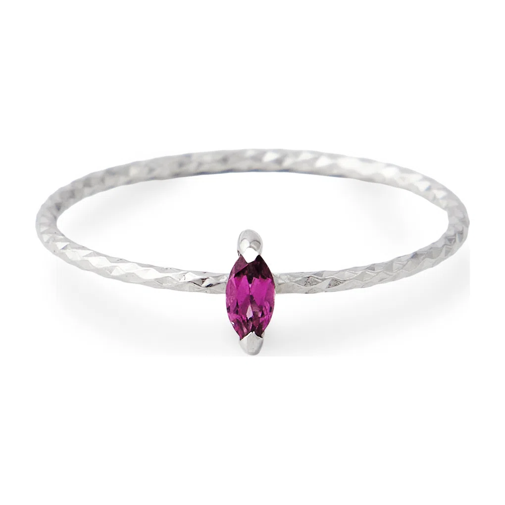 Серебряное тонкое кольцо с тонким гранатом Wisteria Gems Poison Drop — модель affegmu