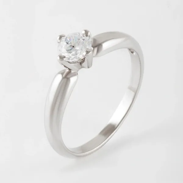 Кольцо из серебра 925 пробы с фианитом — арт. 000-135584