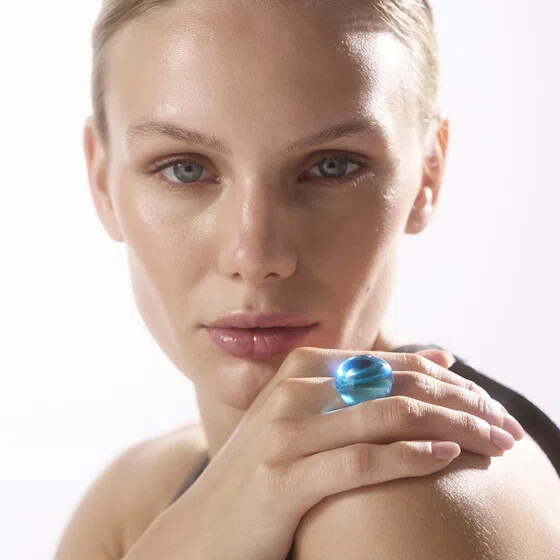 Голубое кольцо-кабошон из хрусталя Lalique Poison Drop — модель wd7ekkp — фото 3