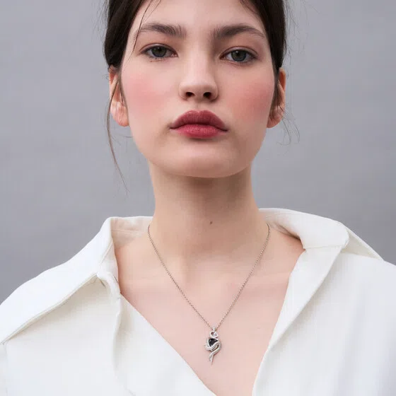 Колье с подвеской из белого золота с бриллиантами, топазом и сапфиром COBRA JEWELRY Poison Drop — модель fysp3in — фото 2
