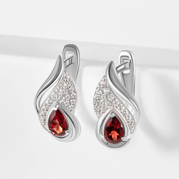 Серьги из серебра с фианитами и гранатами — арт. 000-378447