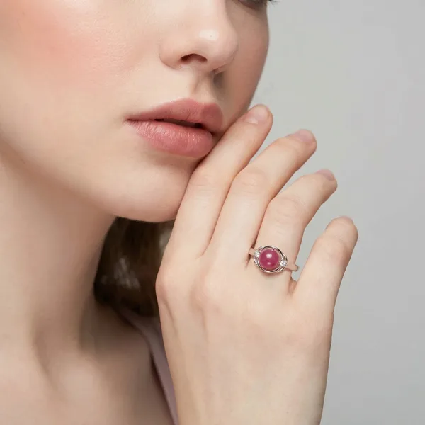 Серебряное кольцо с малиновым жадеитом — арт. 10322-005436