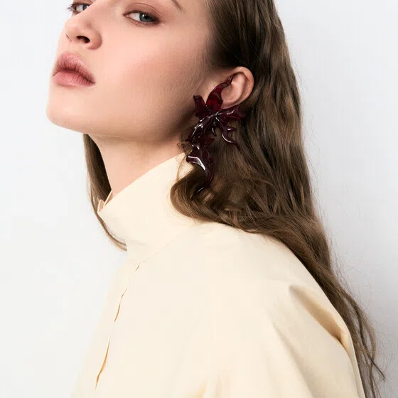 Скульптурные серьги из смолы Burgundy Sculptural Flower Gradiva Poison Drop — модель k6fv0td — фото 3