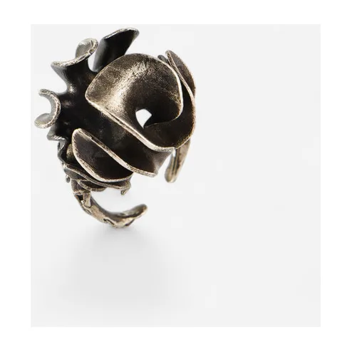 Кольцо из серебра FLOS BLACK — модель b0q4mm2