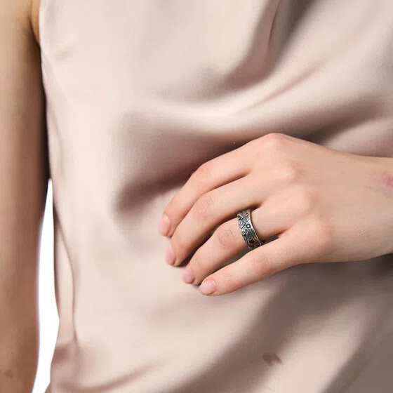 Кольцо из серебра SPUTNIK FIANITE RING SHE IS MONO Poison Drop — модель 34es70n