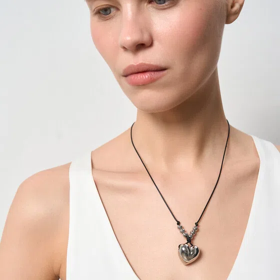 Колье из шнурка с подвеской-сердцем с шариками AQUAGIRL Poison Drop — модель k63jy49 — фото 2