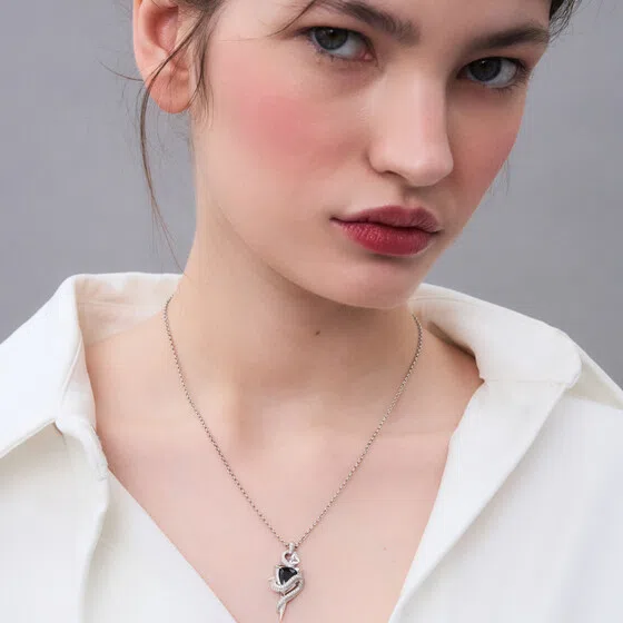 Колье с подвеской из белого золота с бриллиантами, топазом и сапфиром COBRA JEWELRY Poison Drop — модель fysp3in — фото 3