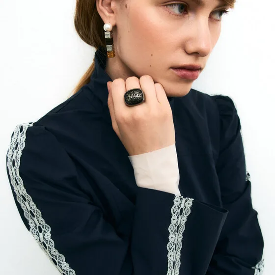 Асимметричные серьги Moschino — модель cr1c2rq