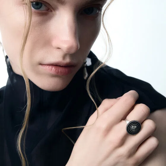 Кольцо из серебра JADI STUD Ann Demeulemeester Poison Drop — модель 8ti517n — фото 3