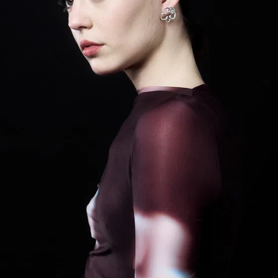 Кафф из серебра TRELLES с черным бриллиантом LITTLE BLACK Poison Drop — модель se5bxf6 — фото 3
