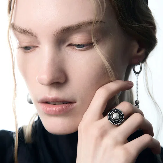 Кольцо из серебра JADI STUD Ann Demeulemeester Poison Drop — модель 8ti517n — фото 2