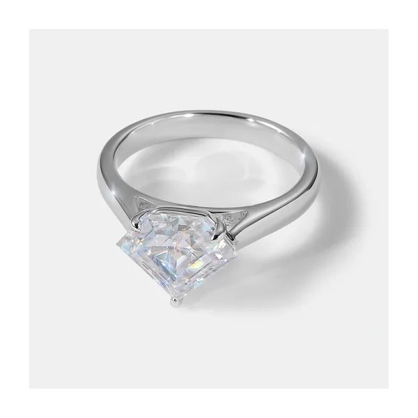 Серебряное кольцо с муассанитом — арт. 10323-000457