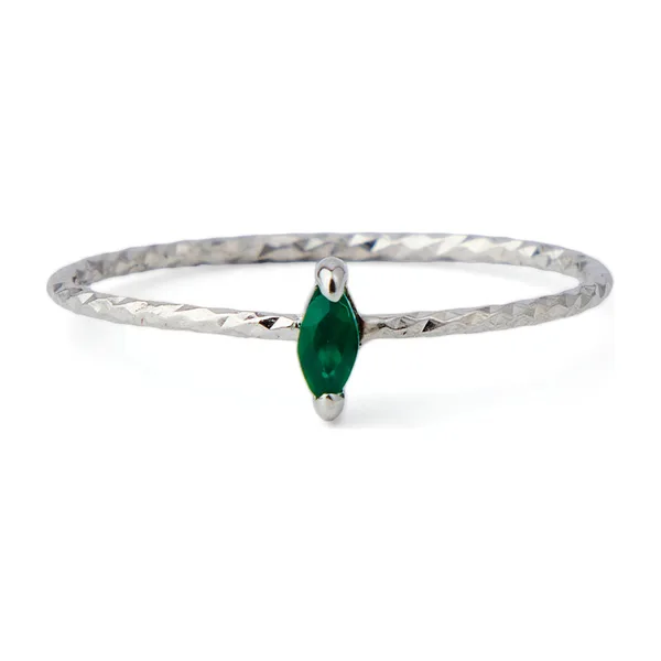 Серебряное тонкое кольцо с тонким ониксом зелёным — модель v2fupxf