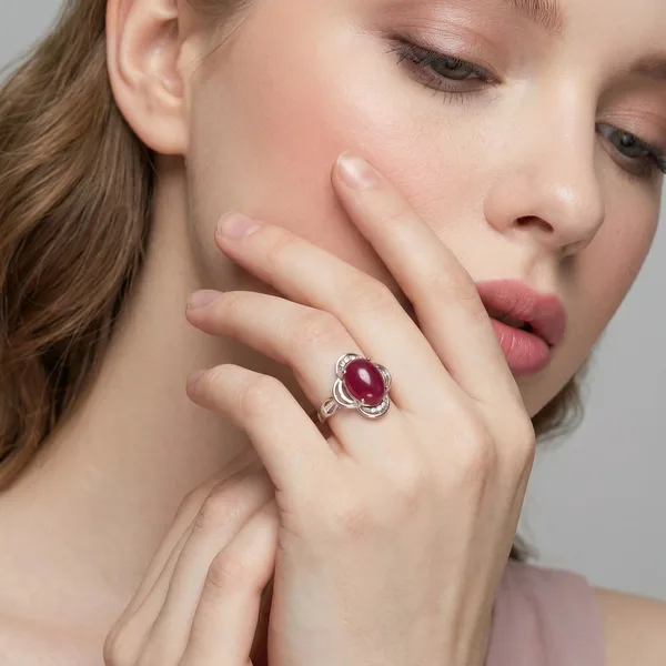 Серебряное кольцо с малиновым жадеитом — арт. 10322-005460
